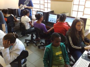 Telecentro Lupicínio Rodrigues trabalha com crianças de 6 a 14 anos